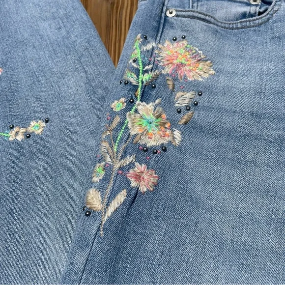 Lucky Brand Legend Sweet Mid Rise Straight Jeans- Host Pick! - Picture 8 of 11